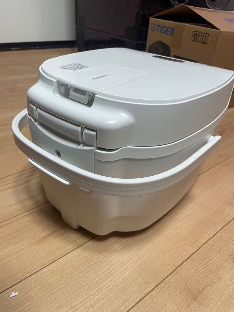 【2025年製】【美品】TOSHIBA IH炊飯器 RC-10HW