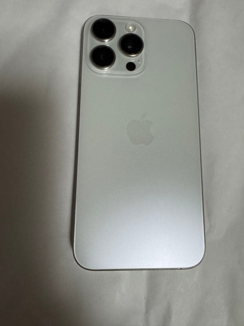 iPhone15promax 1.02TB バッテリー89% 赤ロム保証 白