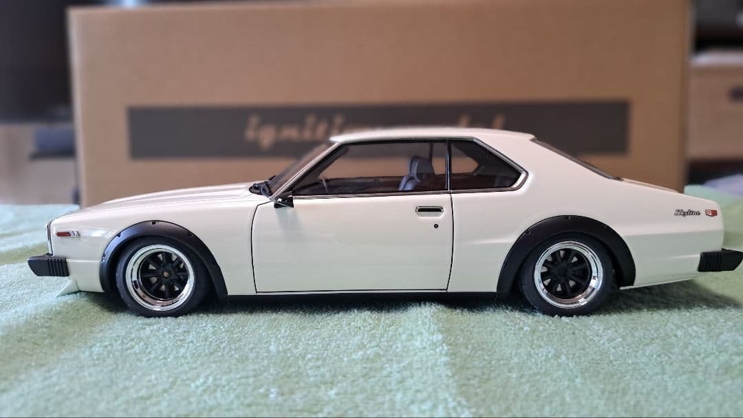 SKYLINE JAPAN 2000GTES 1/18 ミニカー エンジン付き