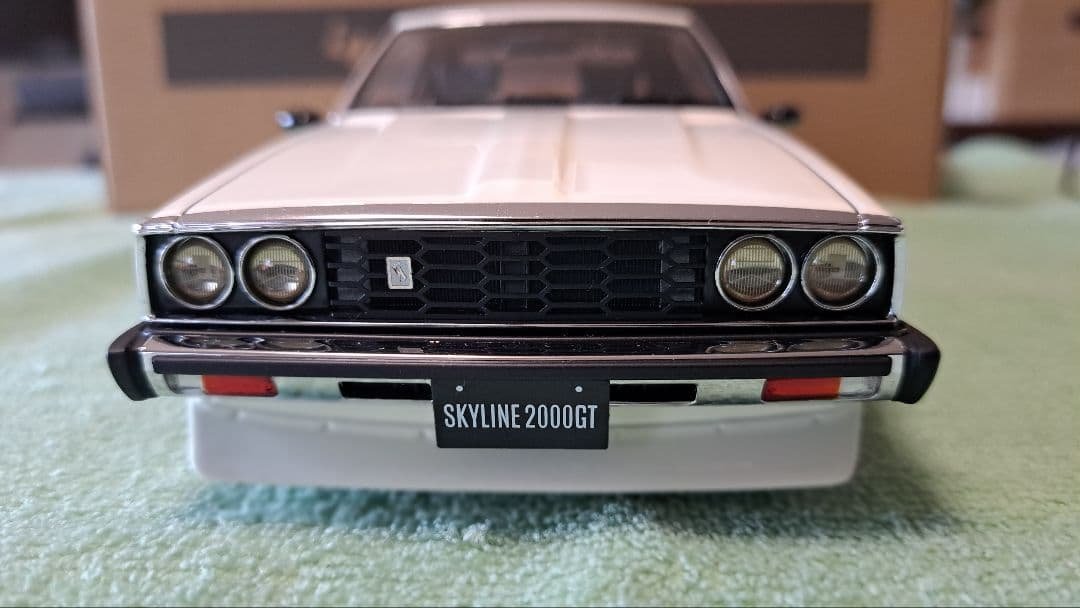 SKYLINE JAPAN 2000GTES 1/18 ミニカー エンジン付き