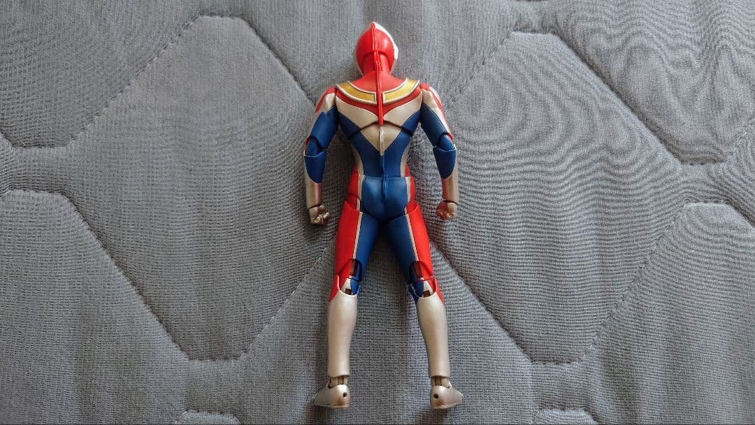 真骨彫　ウルトラマンダイナ
